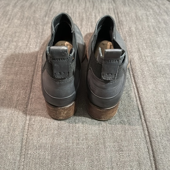 CLARKS Women’s Monica Blue Gray Leather Ankle Booties size 8 - Picture 4 of 10